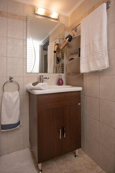 פיראוס Lovely,Central, Spacious 2-Bedrooms Apartment מראה חיצוני תמונה