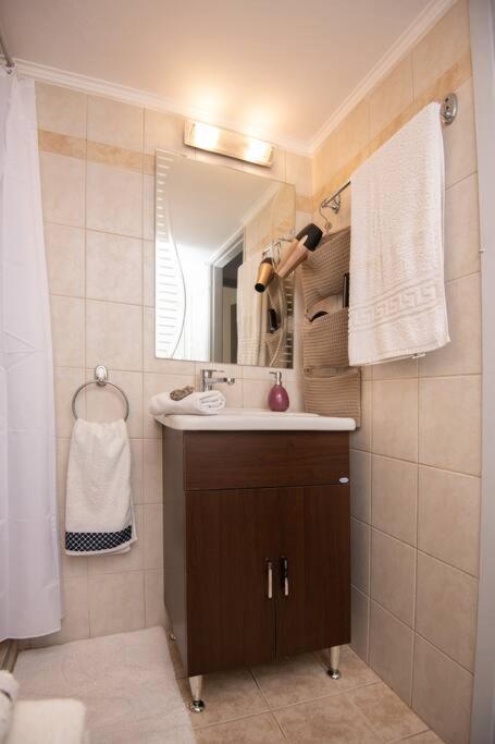 פיראוס Lovely,Central, Spacious 2-Bedrooms Apartment מראה חיצוני תמונה
