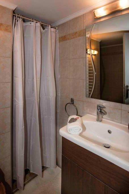פיראוס Lovely,Central, Spacious 2-Bedrooms Apartment מראה חיצוני תמונה