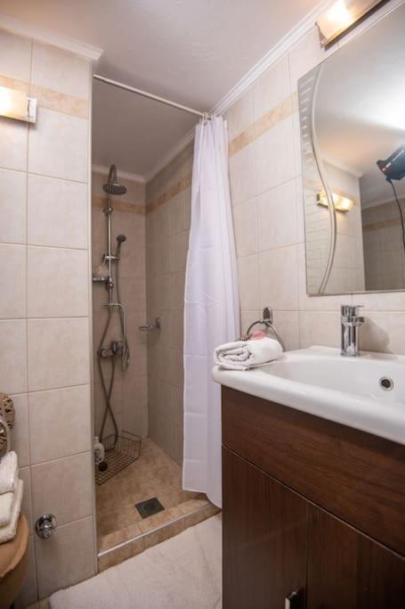 פיראוס Lovely,Central, Spacious 2-Bedrooms Apartment מראה חיצוני תמונה